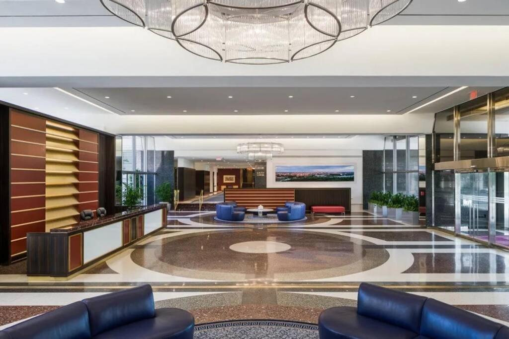 Elegant Apartment W Views At Crystal City Arlington Exterior foto
