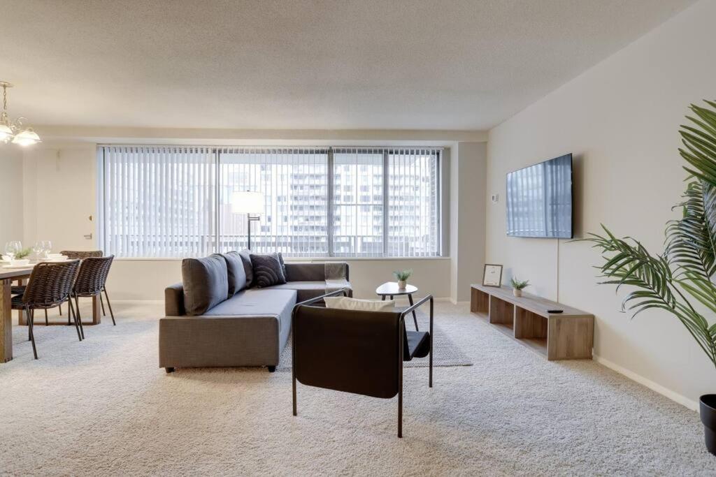 Elegant Apartment W Views At Crystal City Arlington Exterior foto