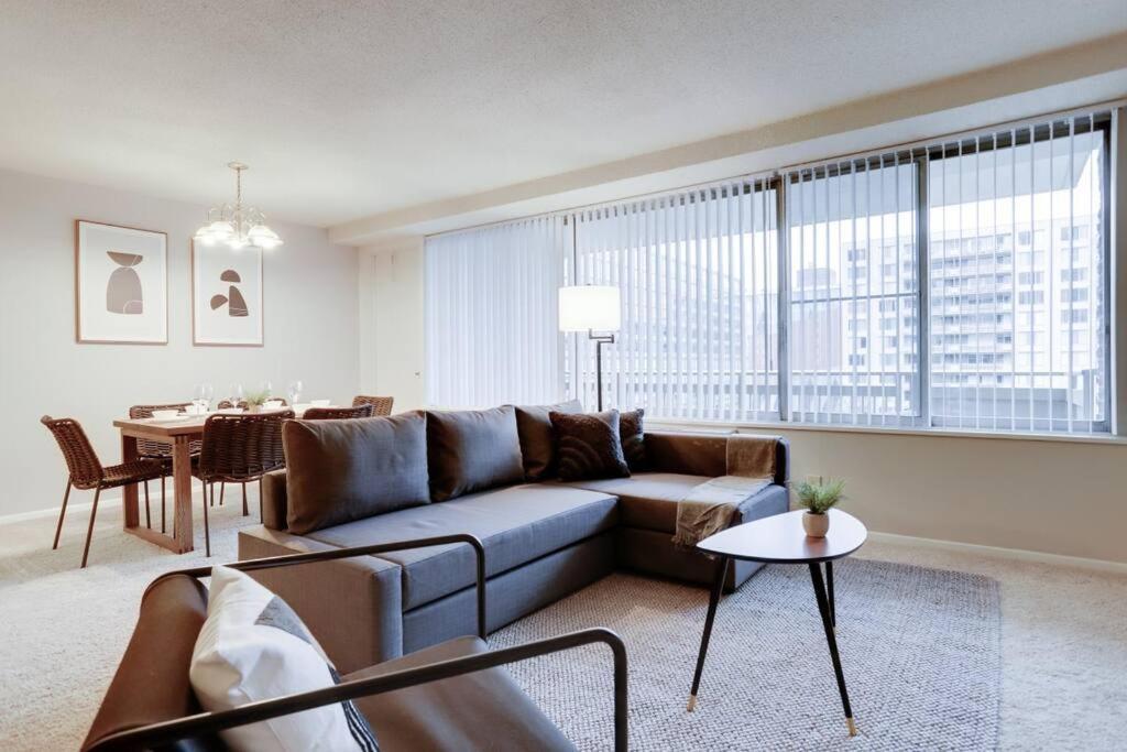Elegant Apartment W Views At Crystal City Arlington Exterior foto