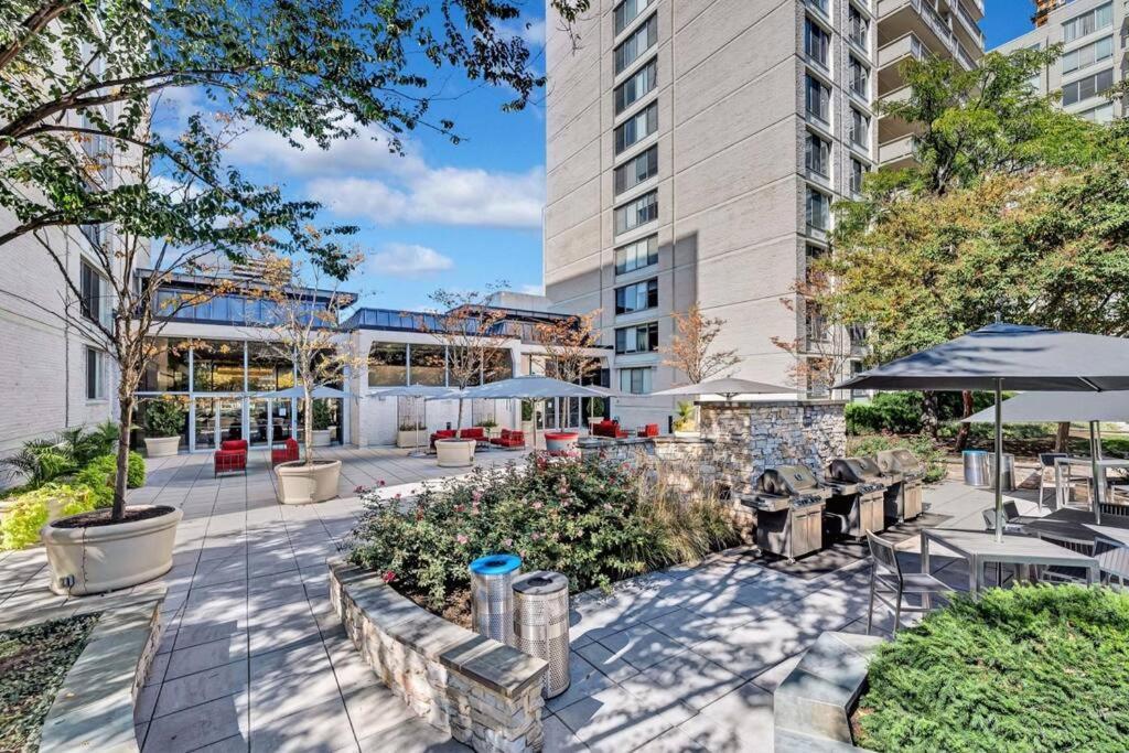 Elegant Apartment W Views At Crystal City Arlington Exterior foto